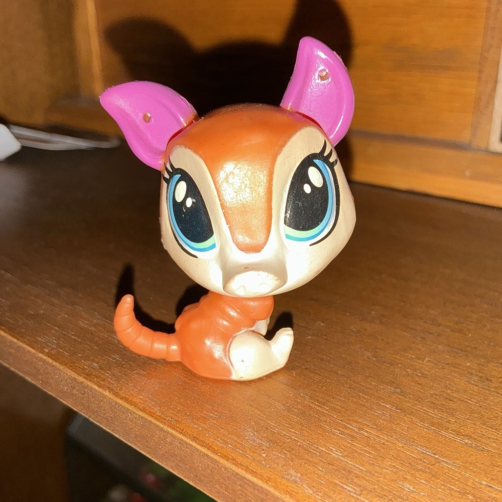 LPS Audra Shelter Armadillo 4100 Blue Eyes Pink Ears Littlest Pet Shop